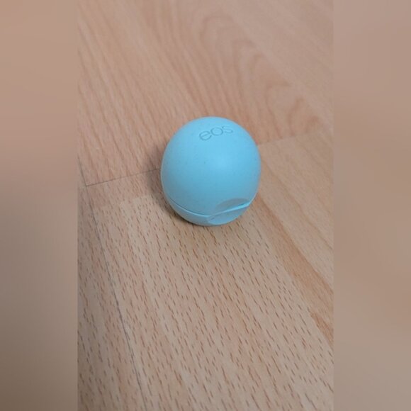 Brand New EOS Lip Balm - Picture 2 of 2
